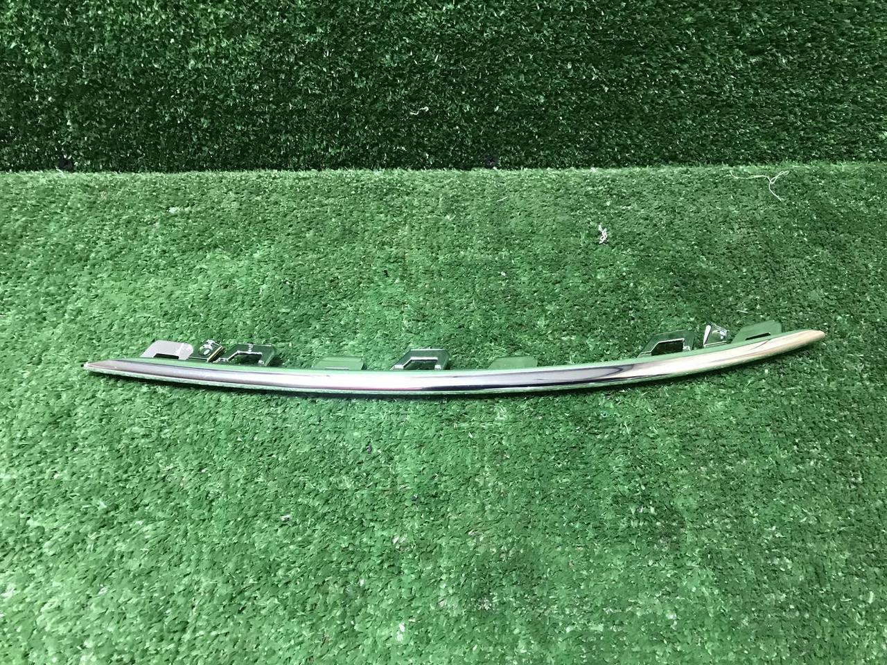 Молдинг переднего бампера Mercedes S W222 (17-20)
