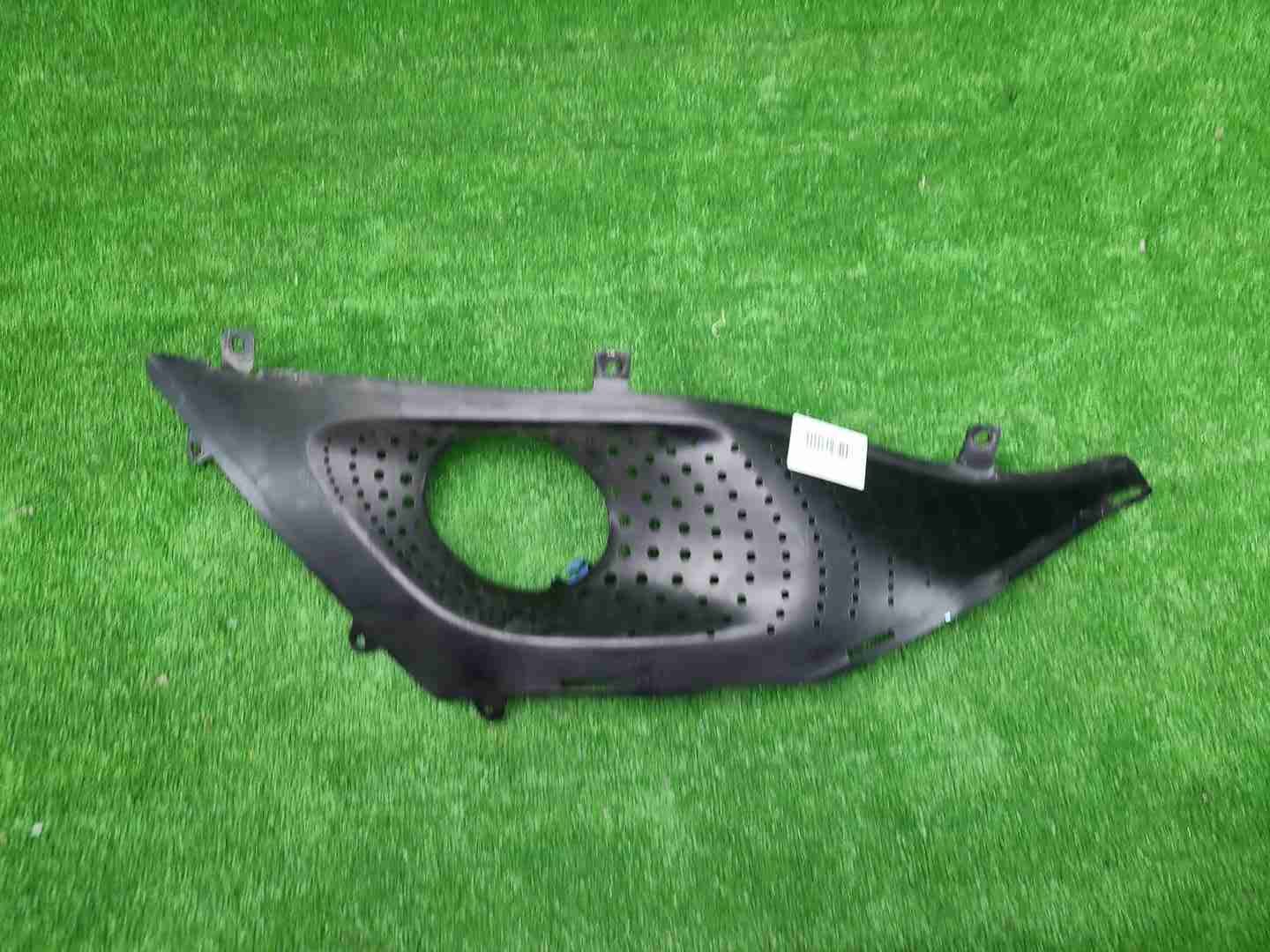 Накладка бампера правая Aston Martin DB11 (16-23)