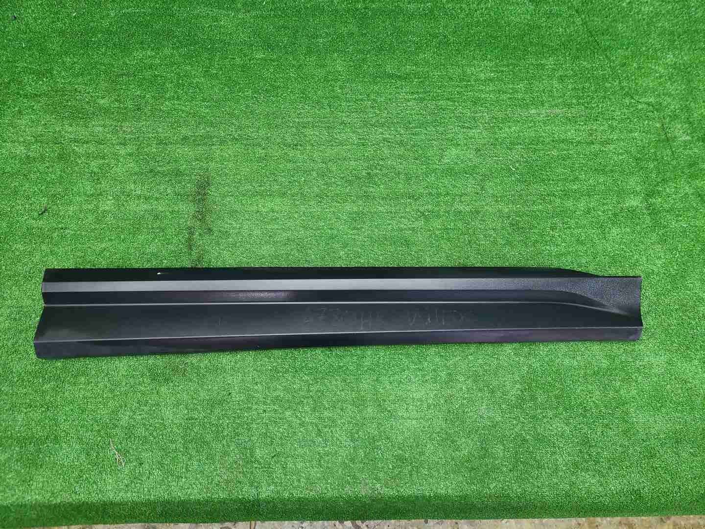 Накладка двери передняя правая Geely Coolray 19-24