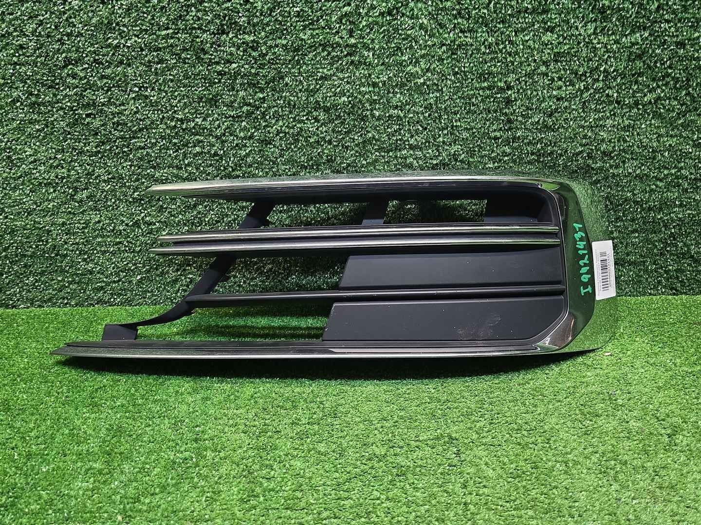 Решетка переднего бампера левая Audi A8 4 D5 17-22