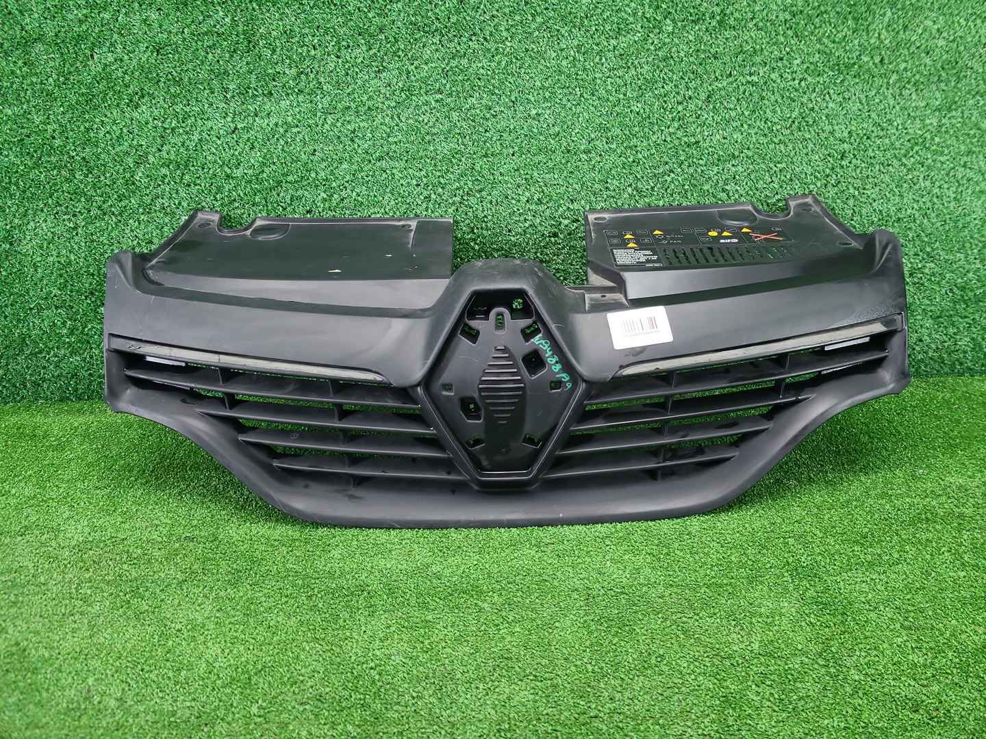 Решетка радиатора Renault Logan 2 (2014-2018)