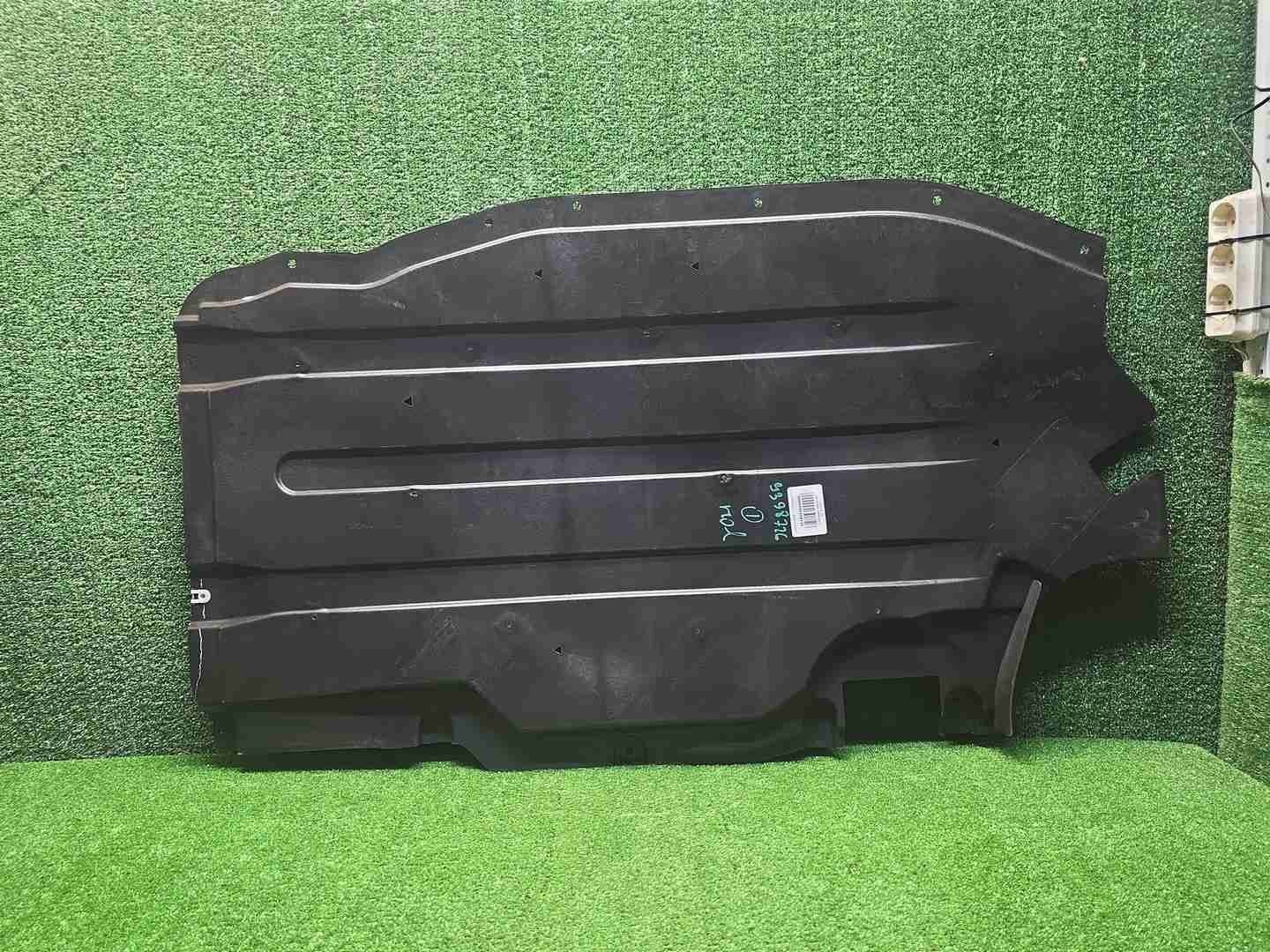 Защита днища правая BMW X7 G07 (2022-н.в.)