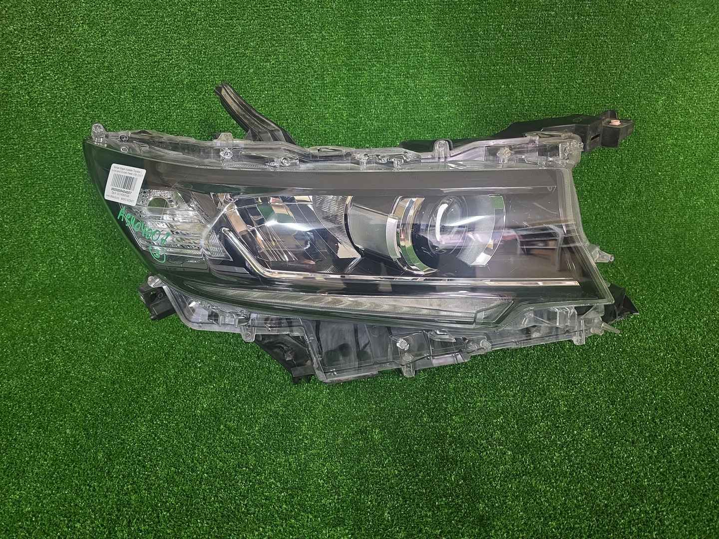 Фара правая Toyota LC Prado 150 (17-24) LED