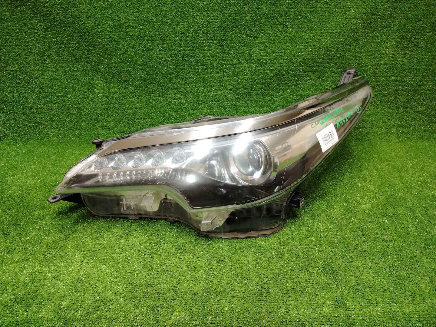 Фара левая Toyota Fortuner II (2015-2020) LED