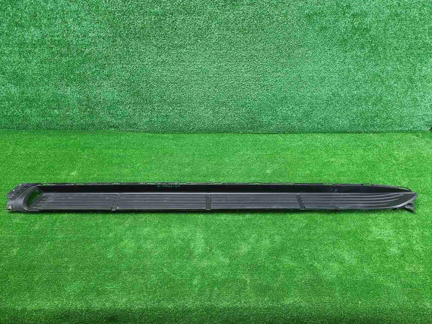 Накладка подножки правая Land Cruiser 200 (12-21)