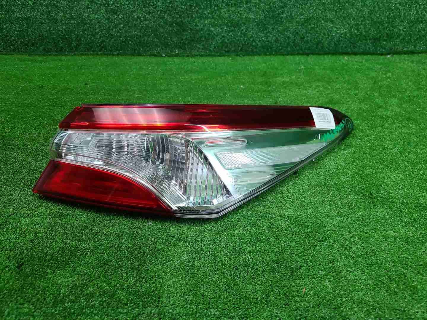 Фонарь правый внеш Toyota Camry xv70 17-24 галоген