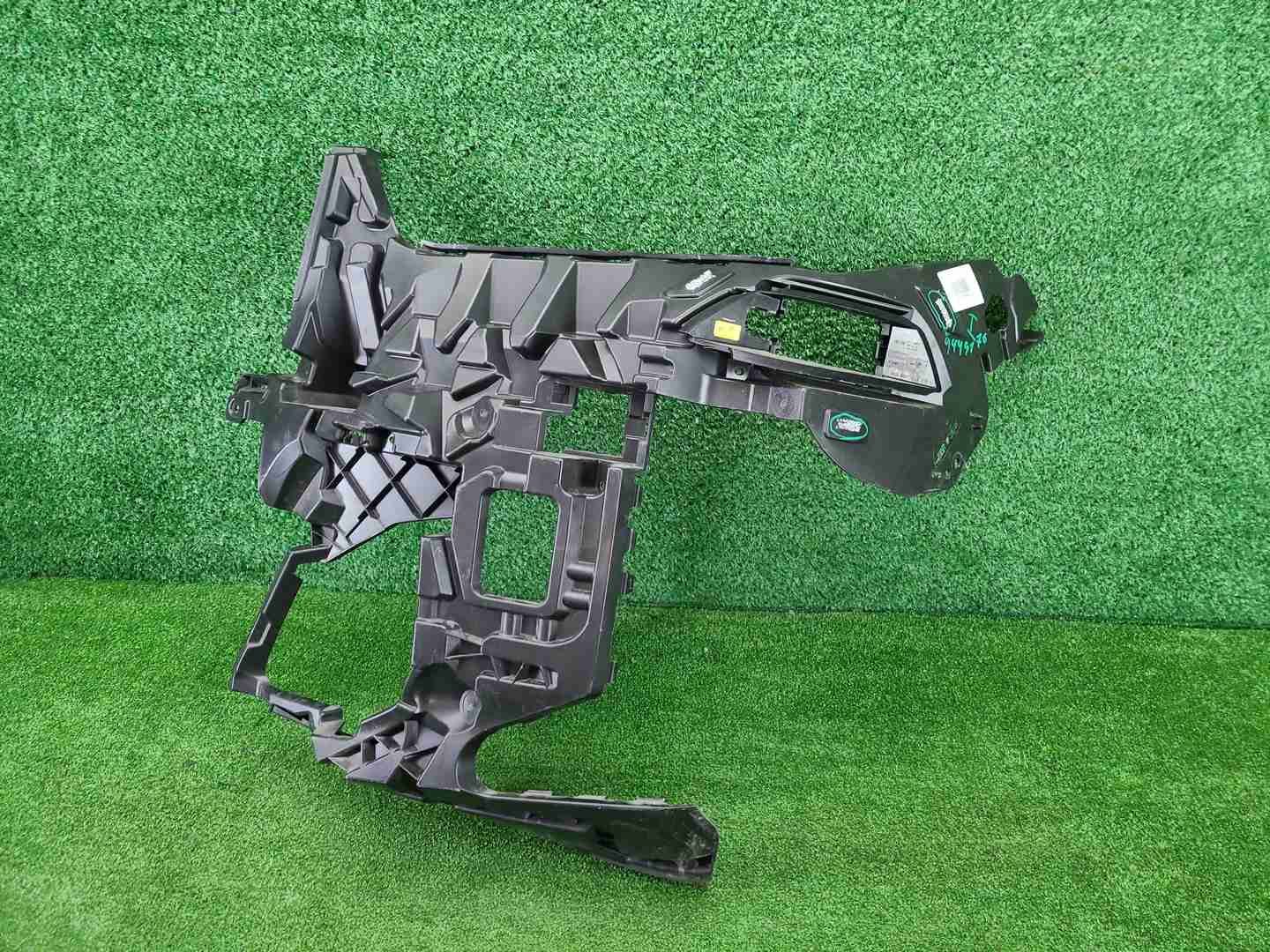 Кронштейн бампера левый BMW X5 G05 23-нв M-paket