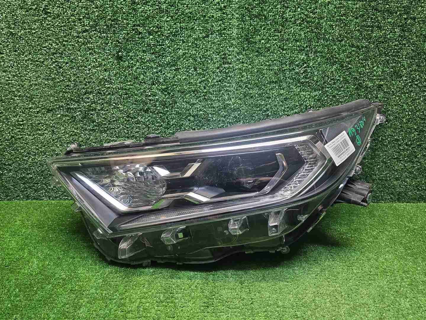 Битая Фара левая Toyota RAV4 5 XA50 (2018-н.в.) LED