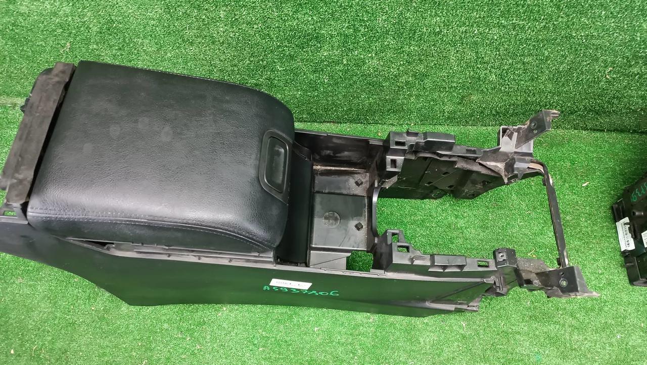 Подлокотник Mazda CX-9 1 (2006-2016)