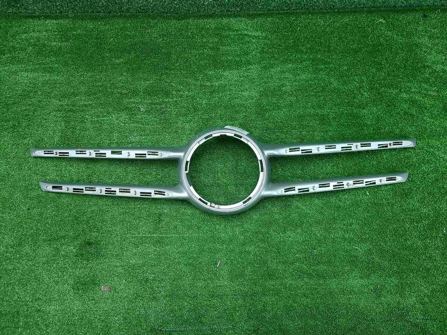 Накладка решетки радиатора Mercedes V W447 (14-нв)
