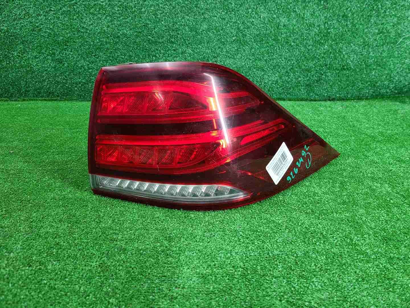 Фонарь правый внешний Mercedes GLE W166 (15-18)