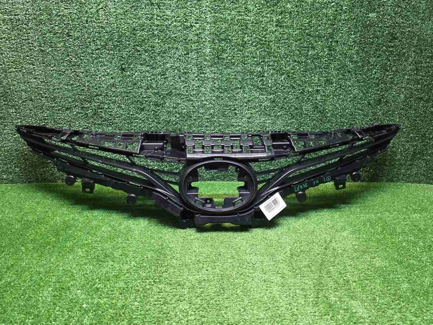 Решетка радиатора Toyota Camry xv70 (2020-2024)