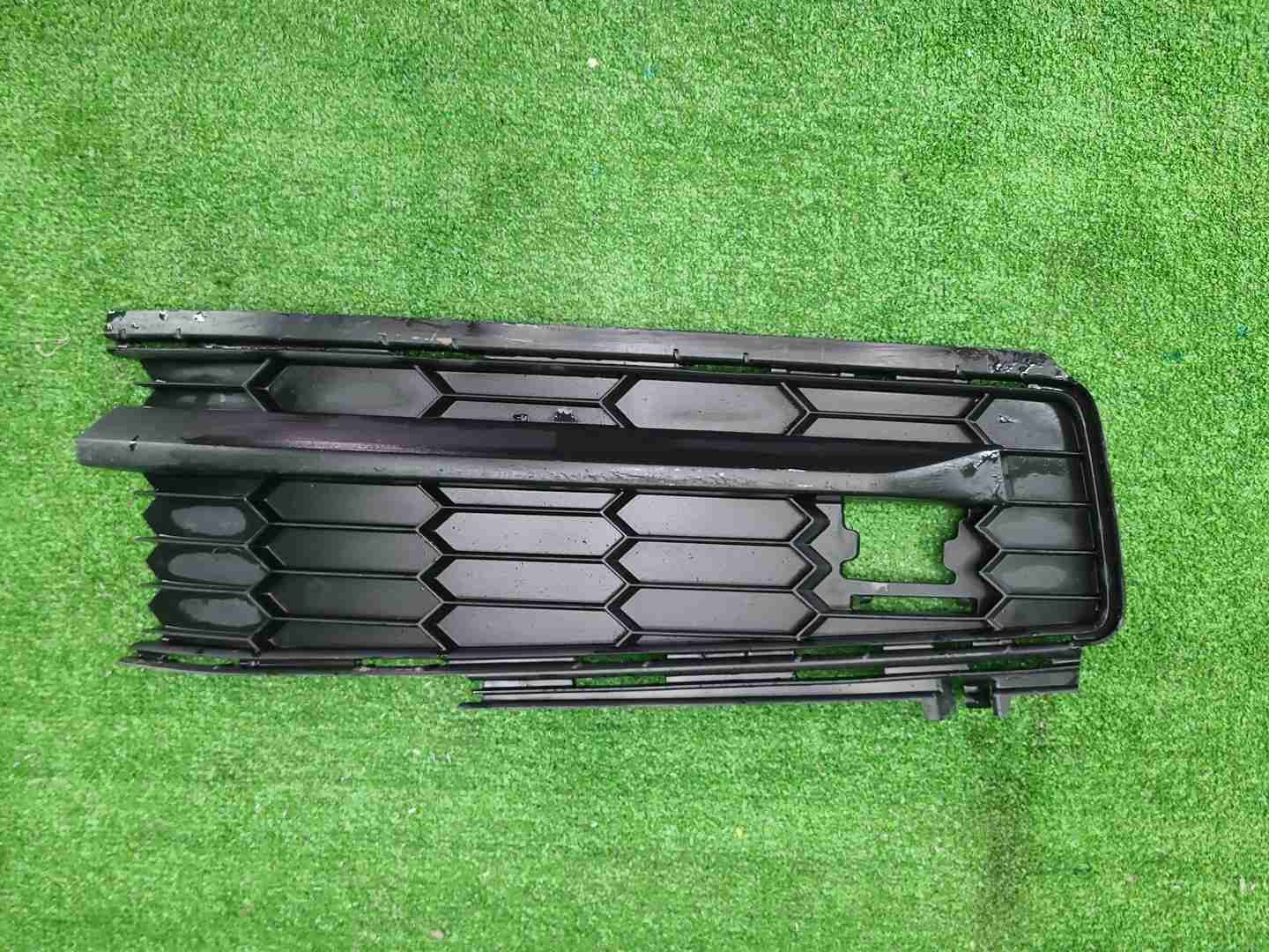 Решетка переднего бампера Skoda Kodiaq (2016-2022)