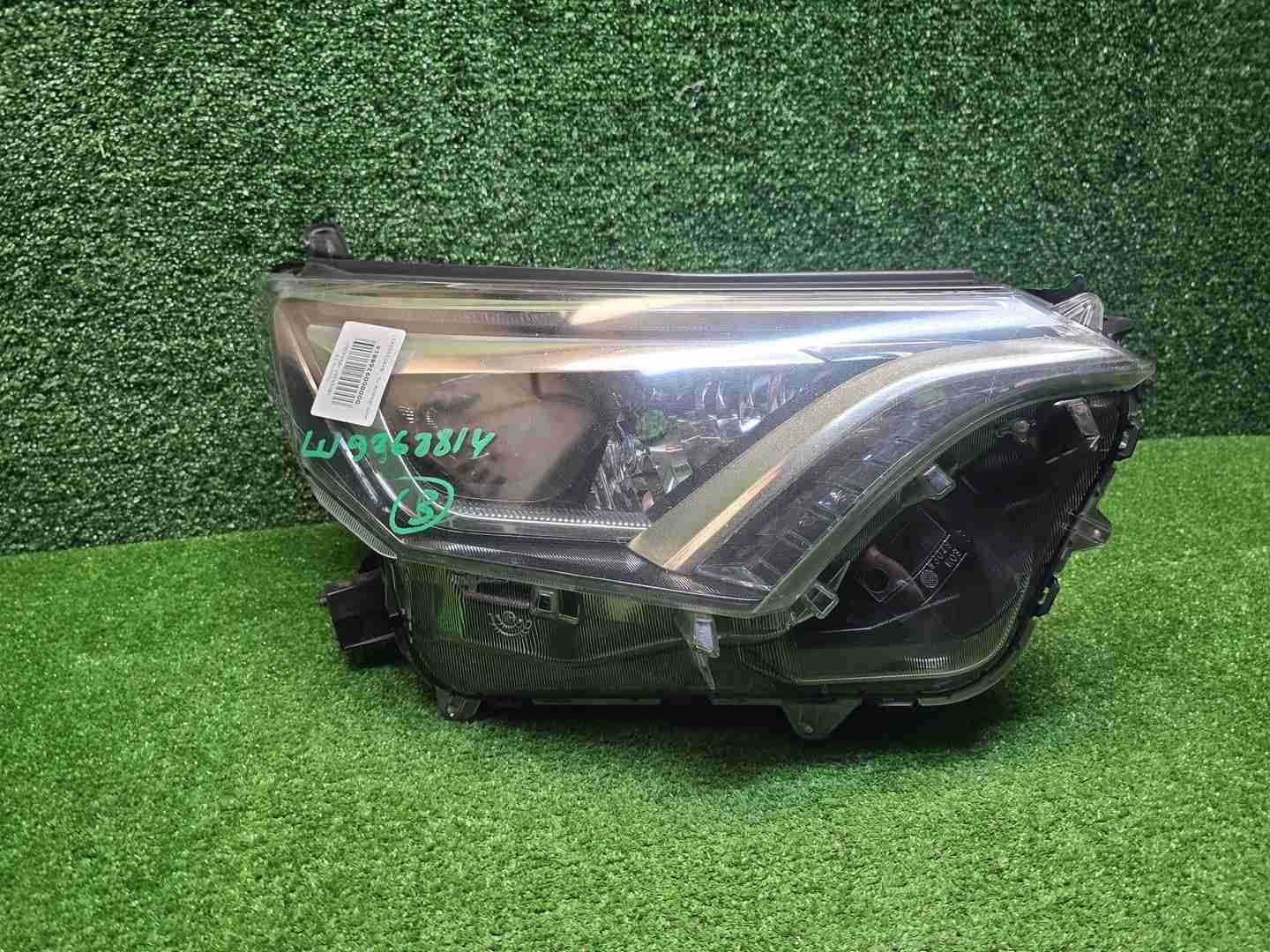 Фара правая Toyota RAV4 4 CA40 (2015-2019) LED