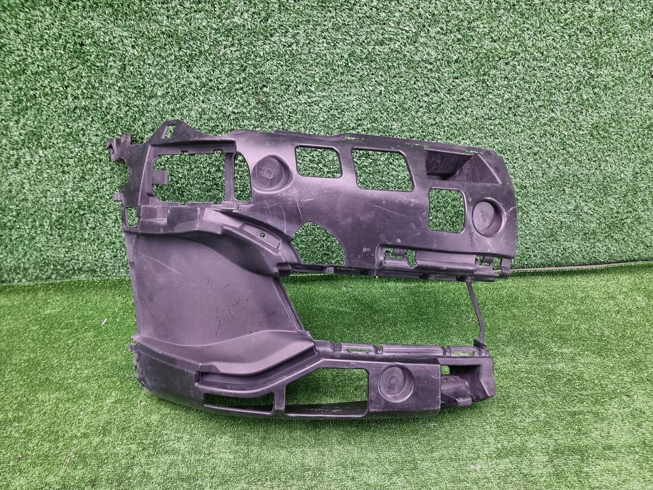 Кронштейн переднего бампера RH BMW 5er G30 (20-23)