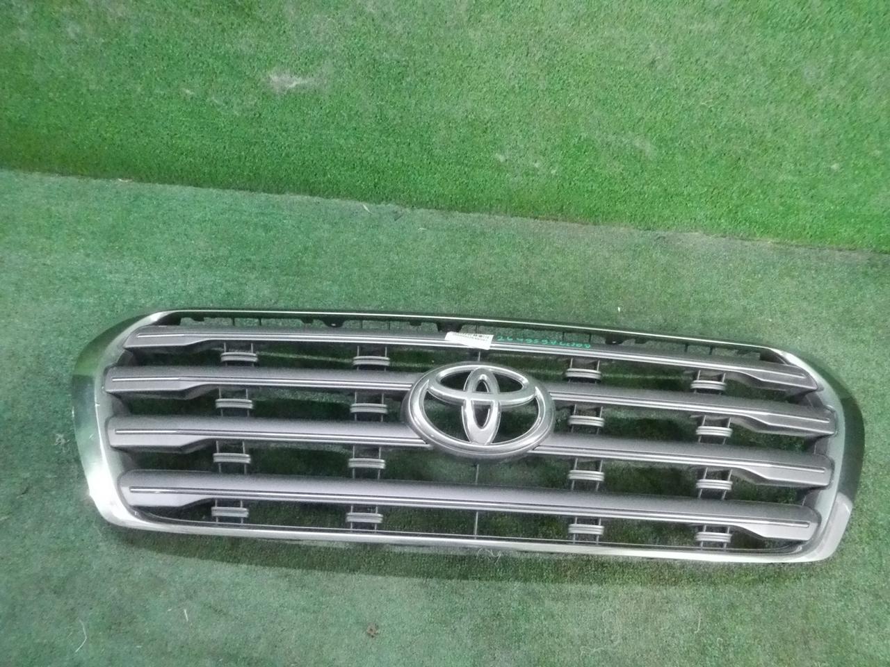 Решетка радиатора Toyota Land Cruiser 200 (2007-2012)