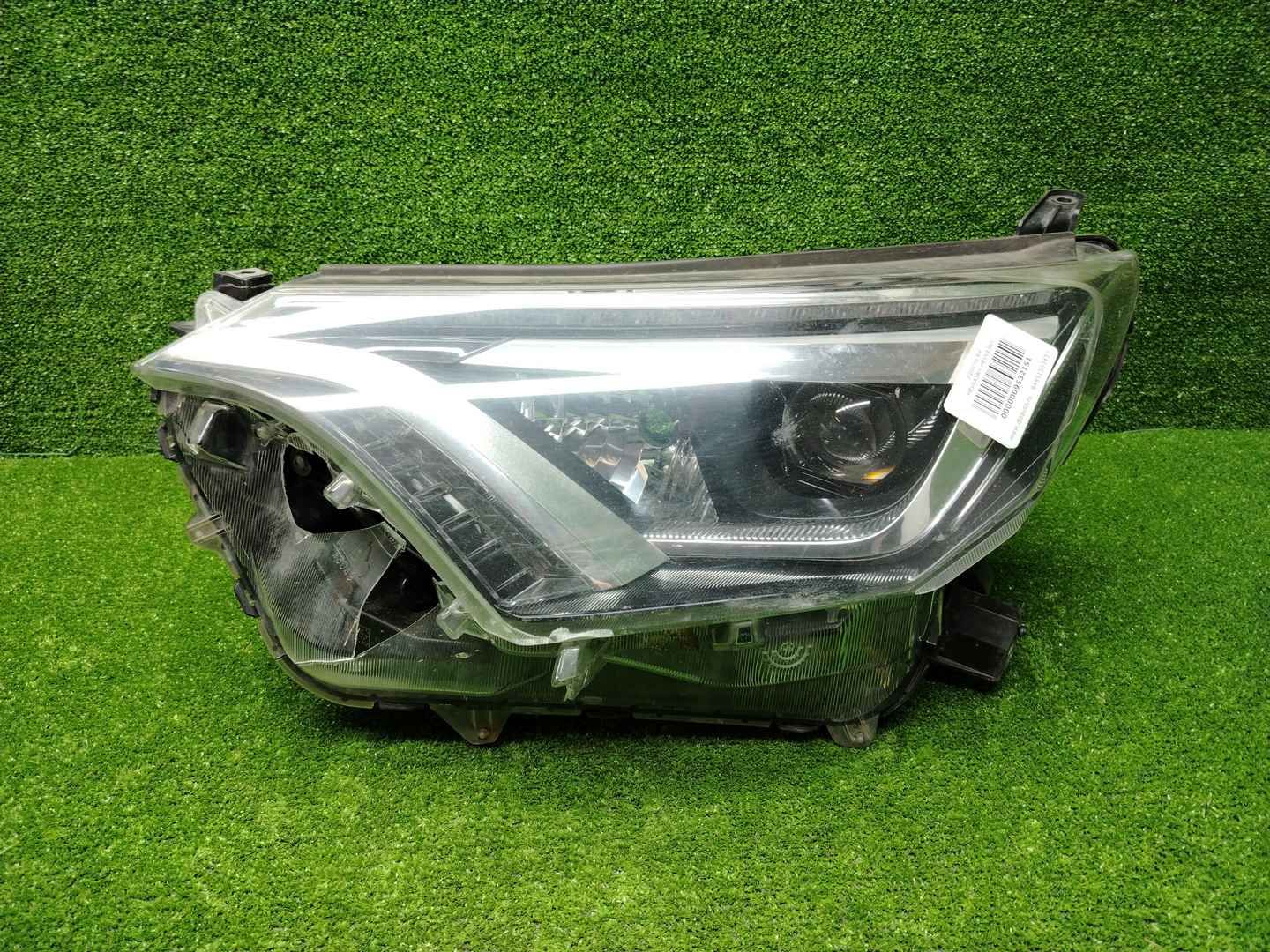 Фара левая Toyota Rav 4 CA40 (2015-2019) LED