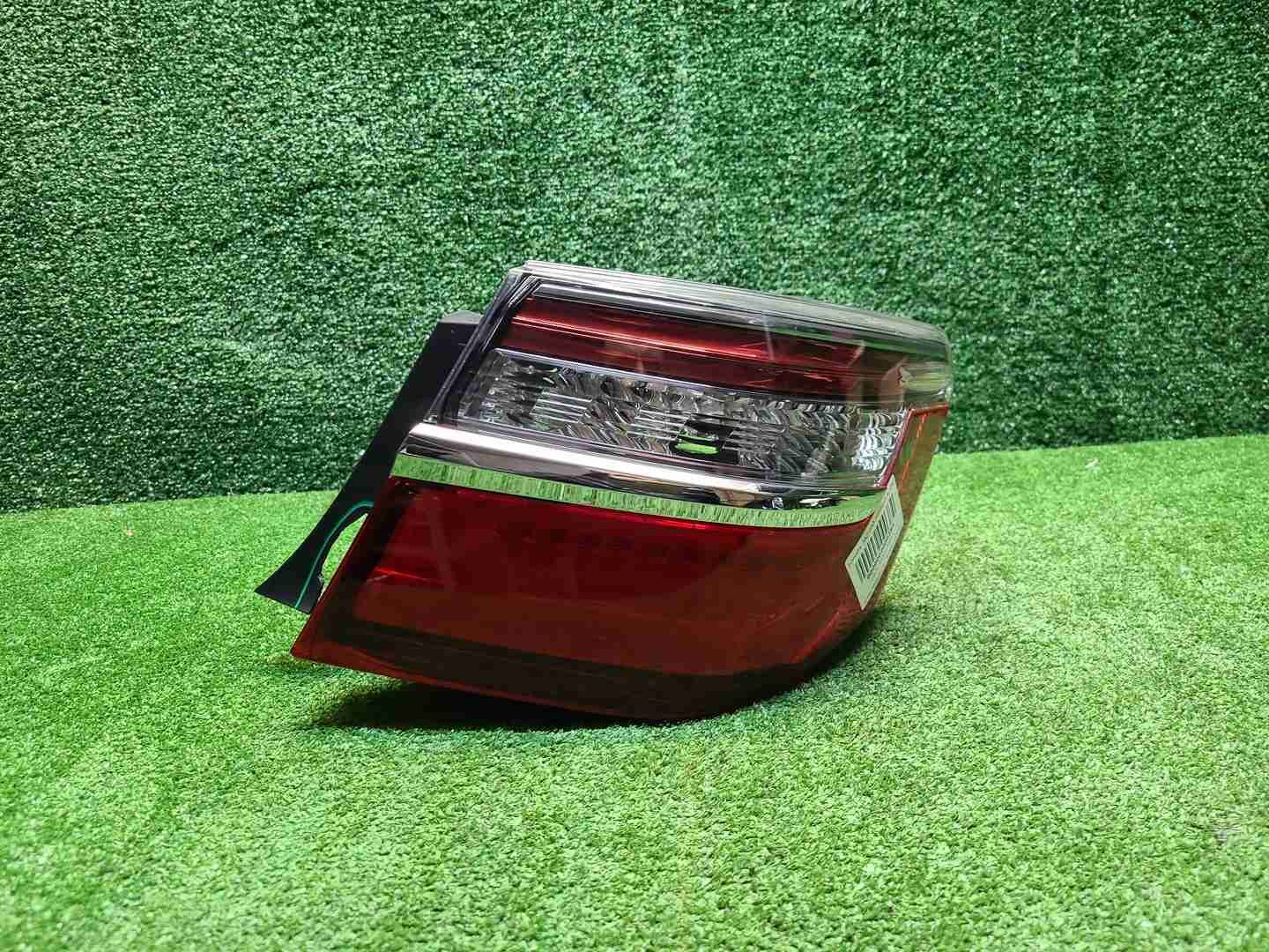 Фонарь правый внешний Toyota Camry 7 XV50 (14-18)