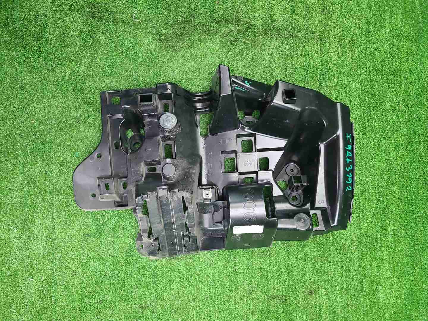 Кронштейн заднего бампера правый BMW X6 G06 19-23