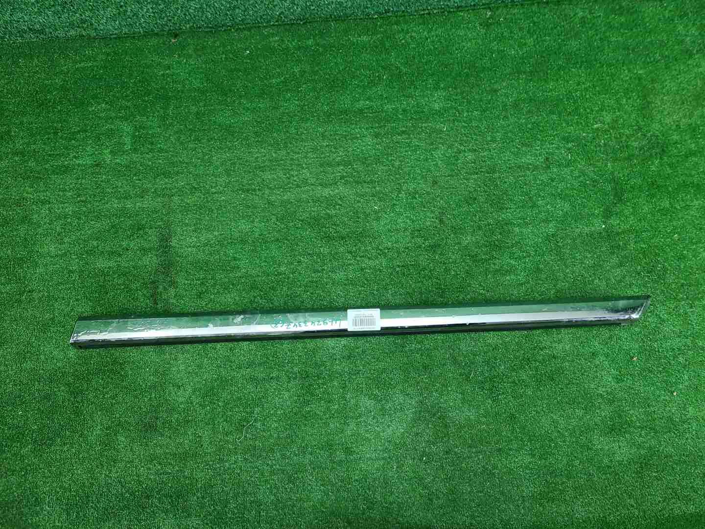 Молдинг двери правый Toyota Land Cruiser 200 15-21
