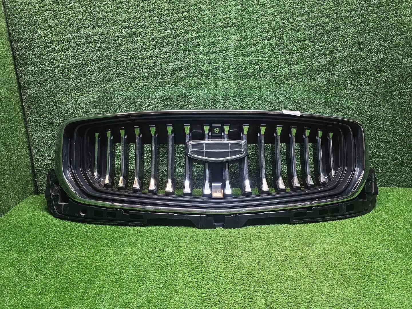 Решетка радиатора Geely Monjaro (2021-н.в.)