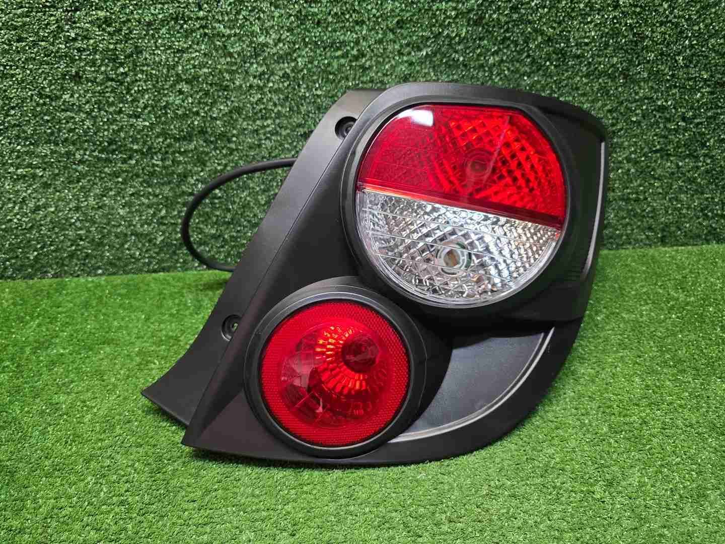 Фонарь правый Chevrolet Aveo T300 (11-20) хэтчбек
