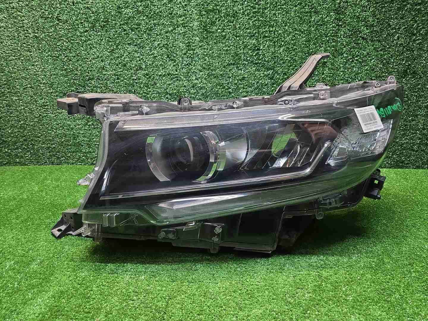 Фара левая Toyota LC Prado 150 (17-24) LED