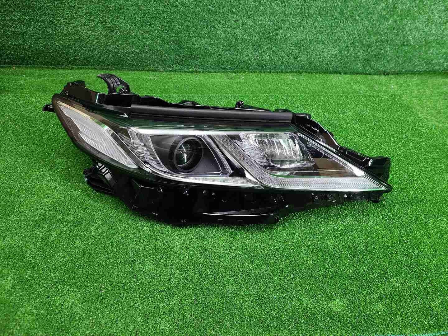 Фара правая Toyota Camry xv70 (2017-2024) LED