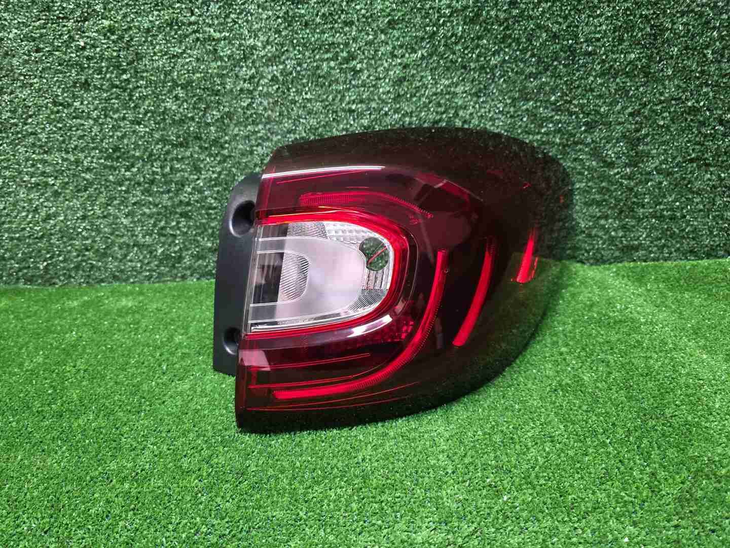 Фонарь правый внешний Renault Kaptur (2016-2022)