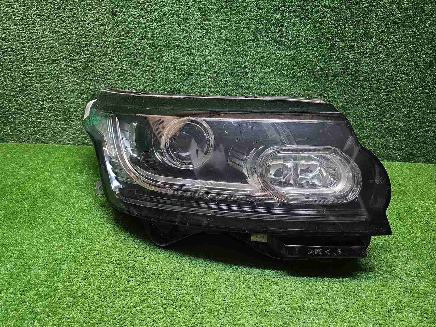 Битая Фара правая Range Rover Vogue 4 L405 (2012-2017) ксенон