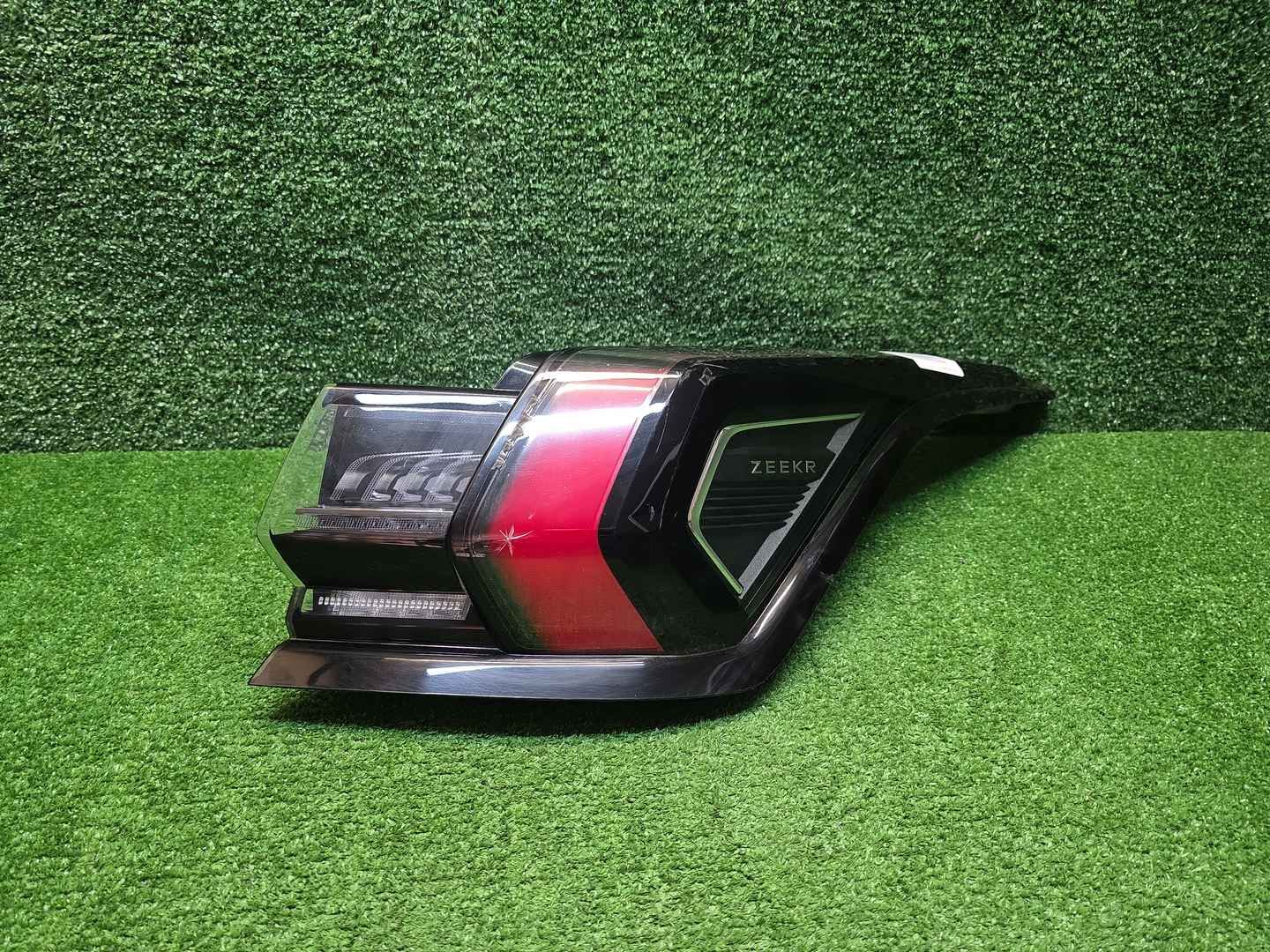 Фонарь правый внешний Zeekr 001 (2021-н.в.)