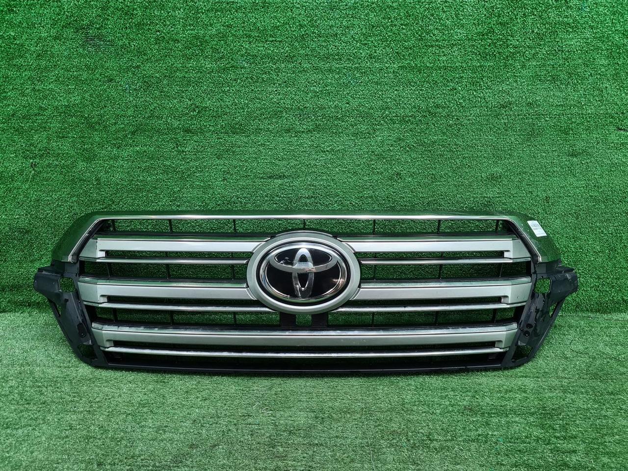 Решетка радиатора Toyota Land Cruiser 200 (15-21)