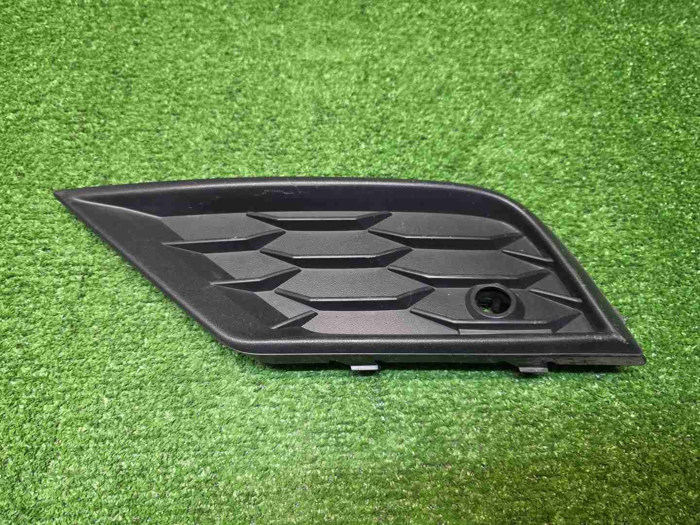 Решетка переднего бампера левая VW Tiguan 2 16-20