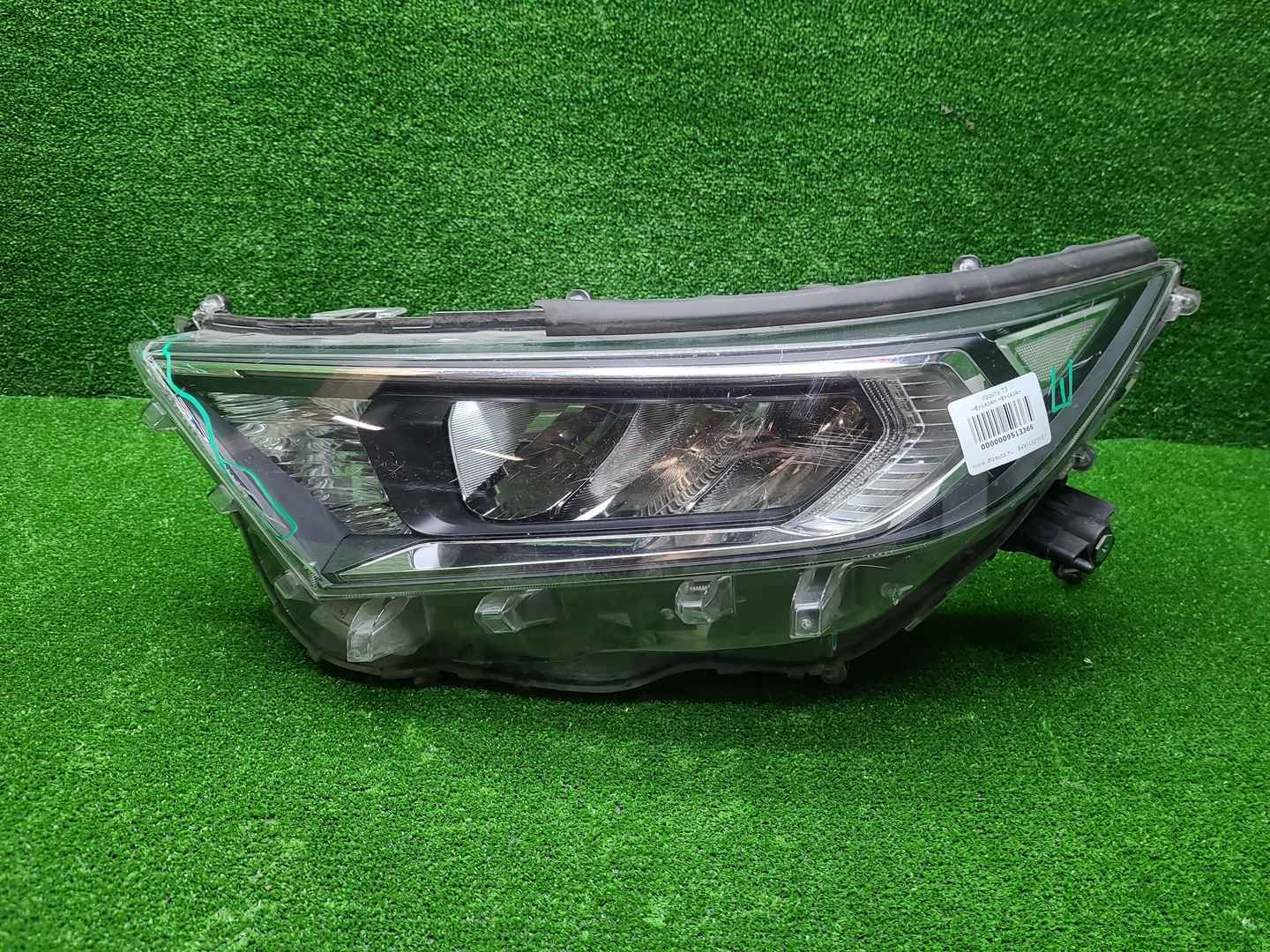 Битая Фара левая Toyota RAV4 5 XA50 (18-нв) LED