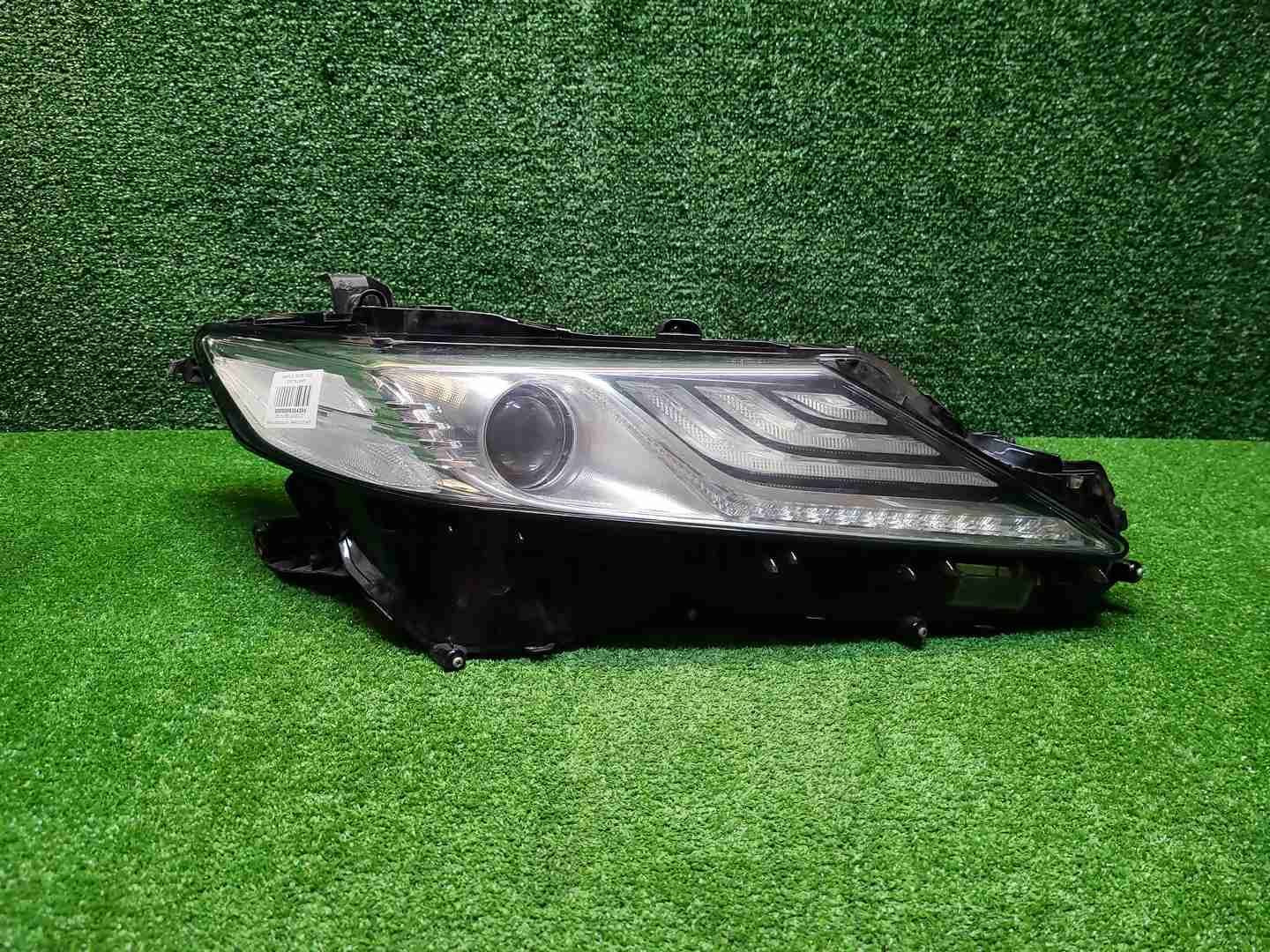 Фара правая Toyota Camry xv70 (2020-2024) LED