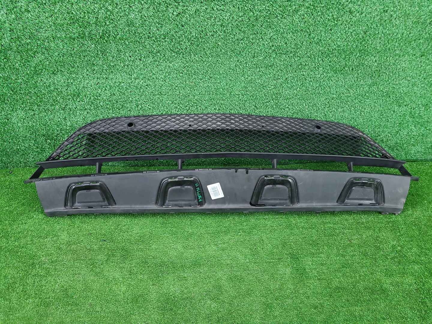 Решетка перед. бампера Mercedes GLC X253 15-19 AMG