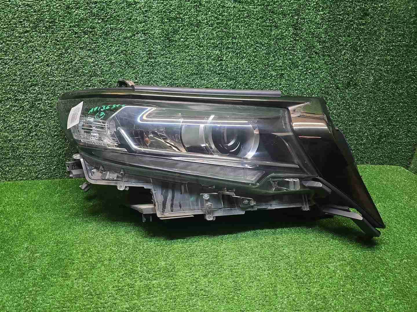 Фара правая Toyota LC Prado 150 (2017-2024) LED