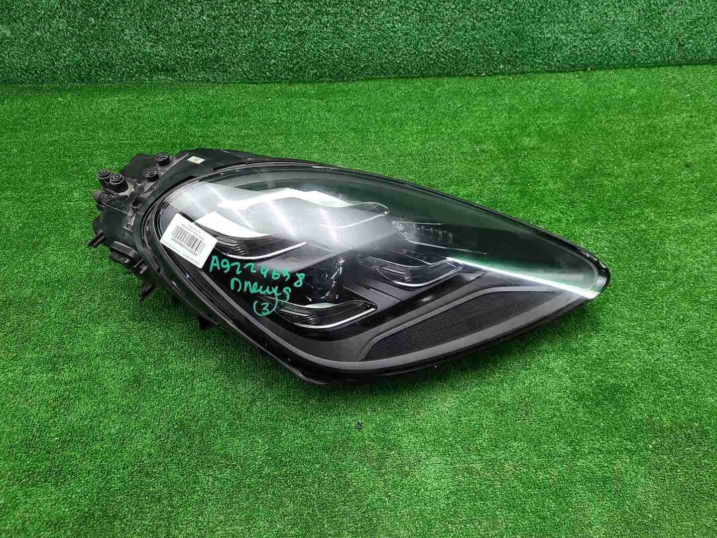 Фара правая Porsche Cayenne 3 (2017-2023) LED