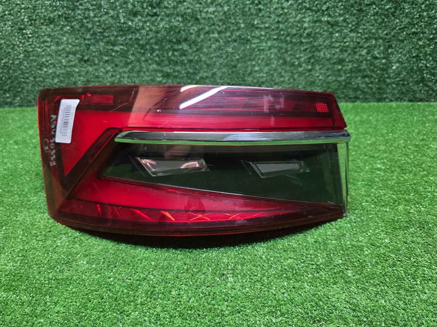Фонарь левый внешний Skoda Superb 3 (2019-н.в.)