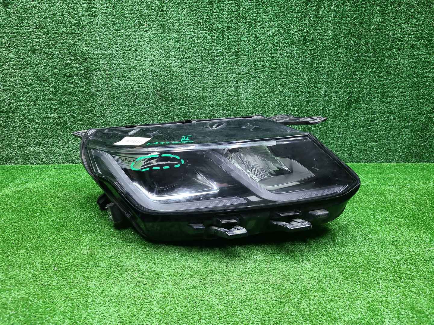 Фара правая Geely Coolray (2019-2023) LED
