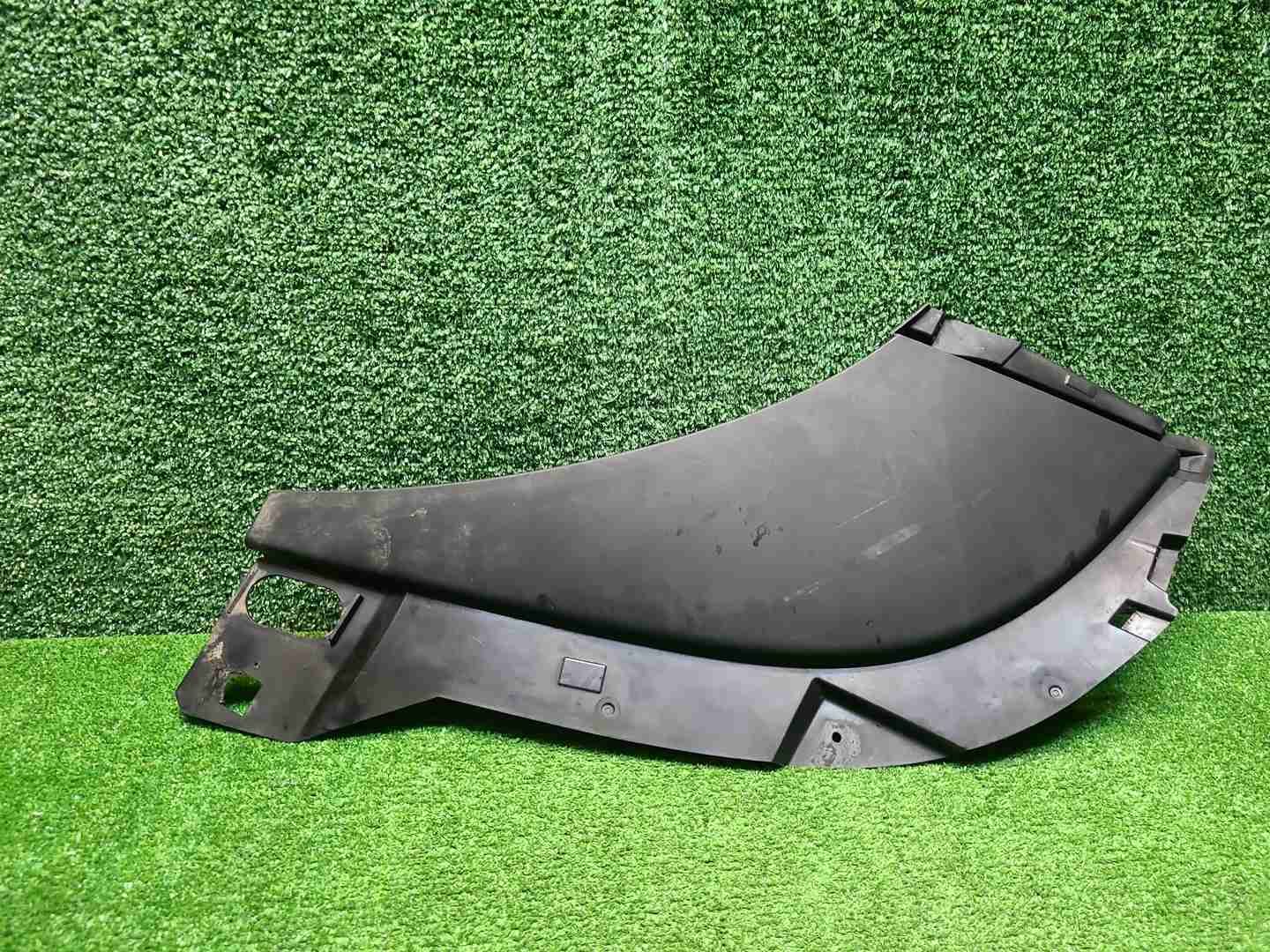 Накладка правая Range Rover Vogue 5 L460 (21-нв)