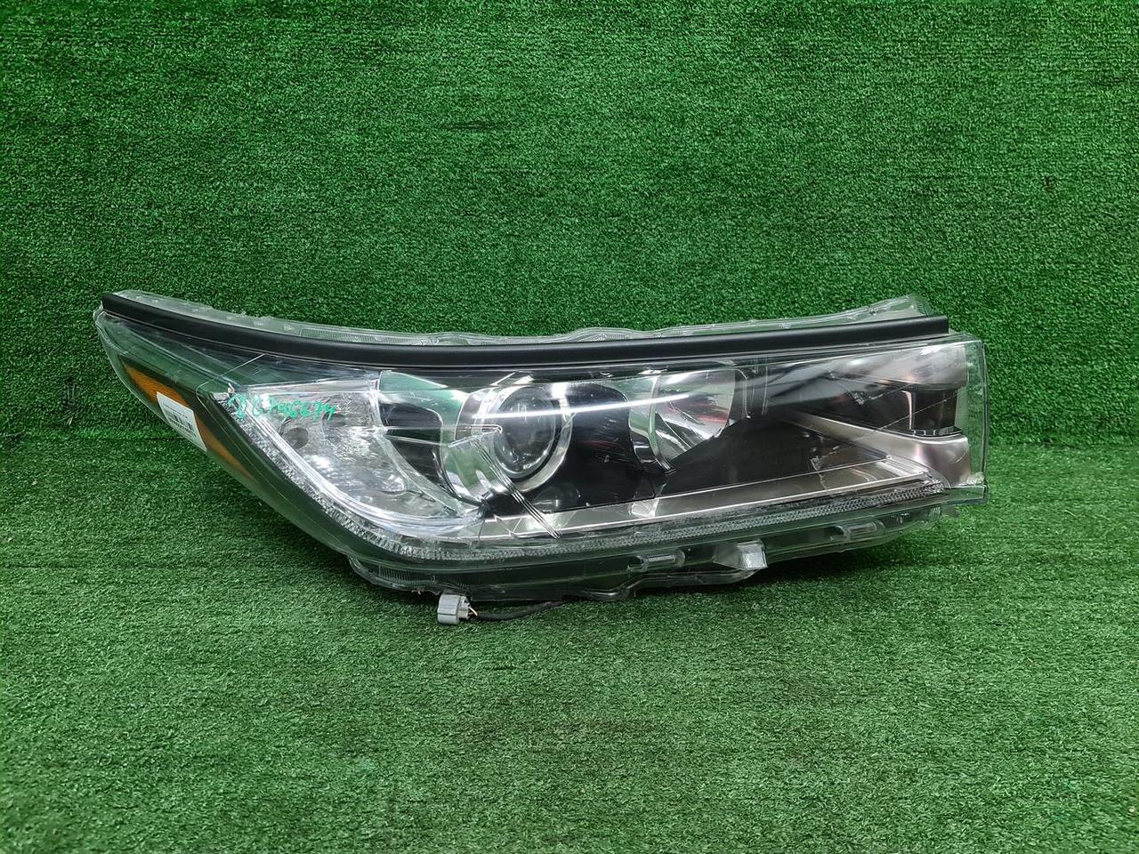 Битая Фара правая Toyota Highlander 3 U50 16-19 галоген