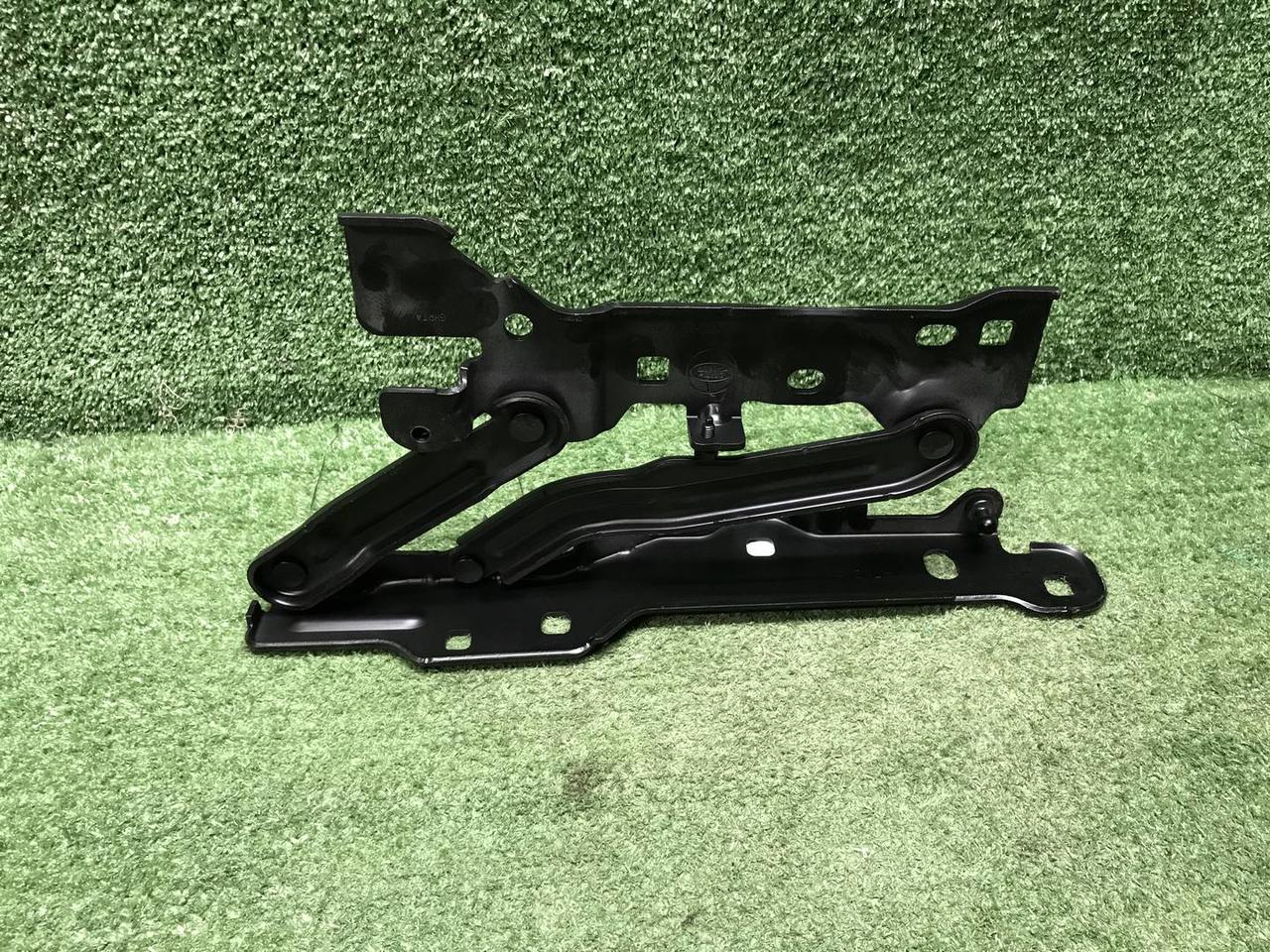 Петля капота левая Range Rover Vogue 5 L460 21-нв