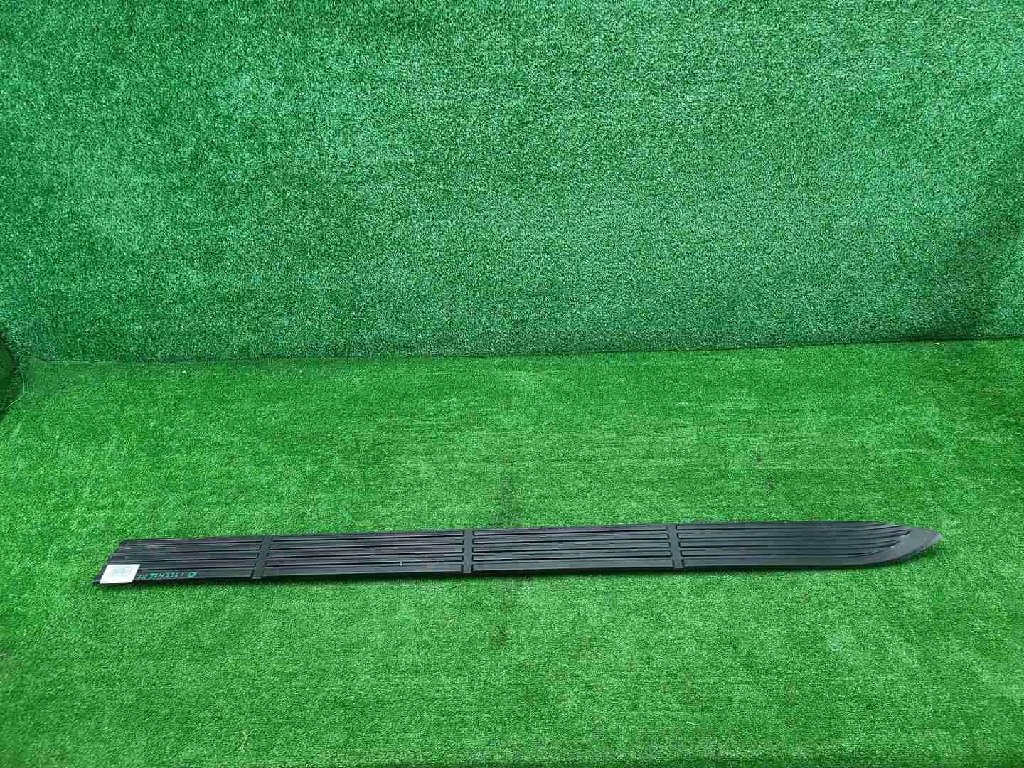 Накладка подножки правая Land Cruiser 200 (12-21)