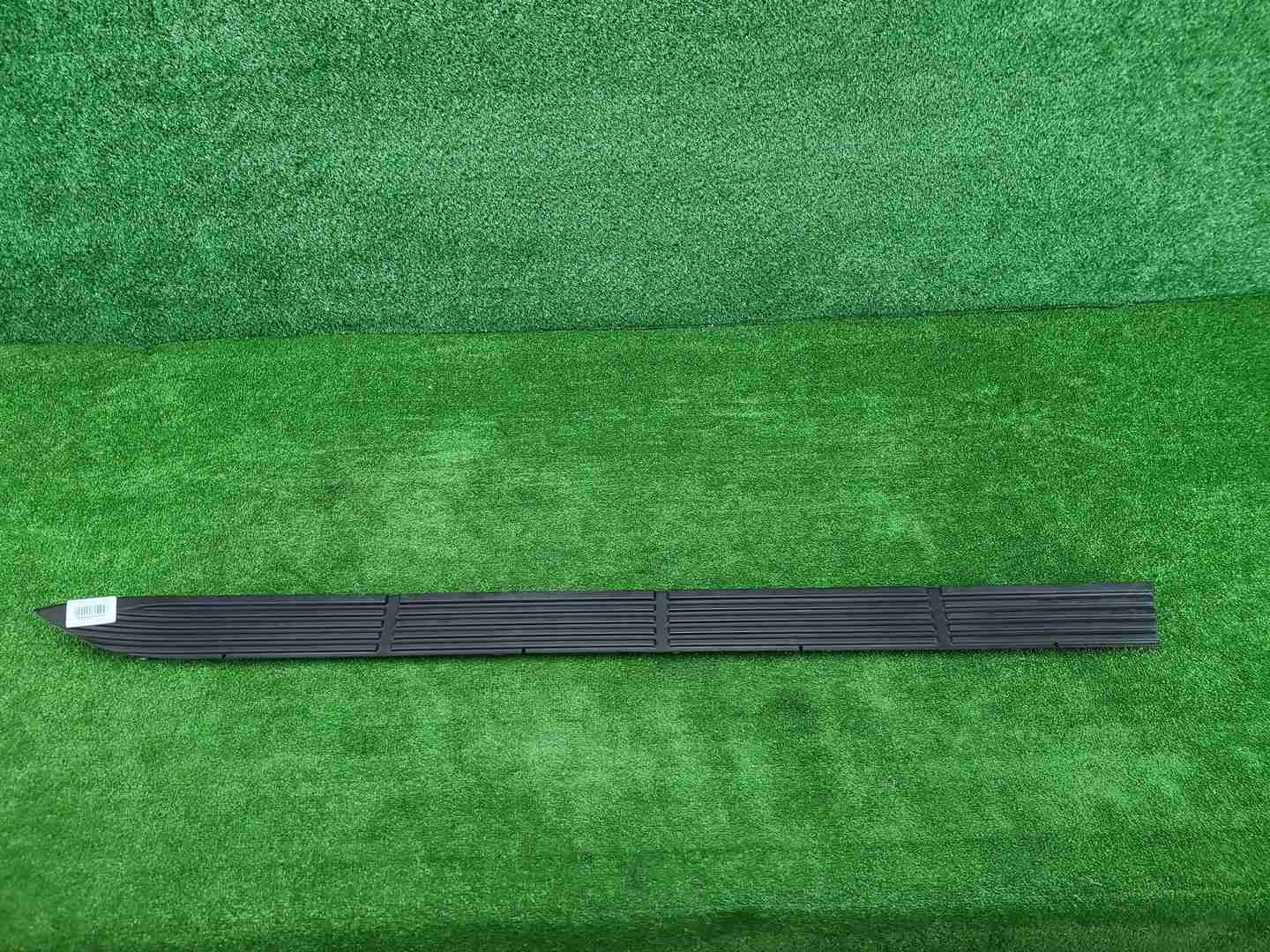 Накладка подножки правая Land Cruiser 200 (12-21)