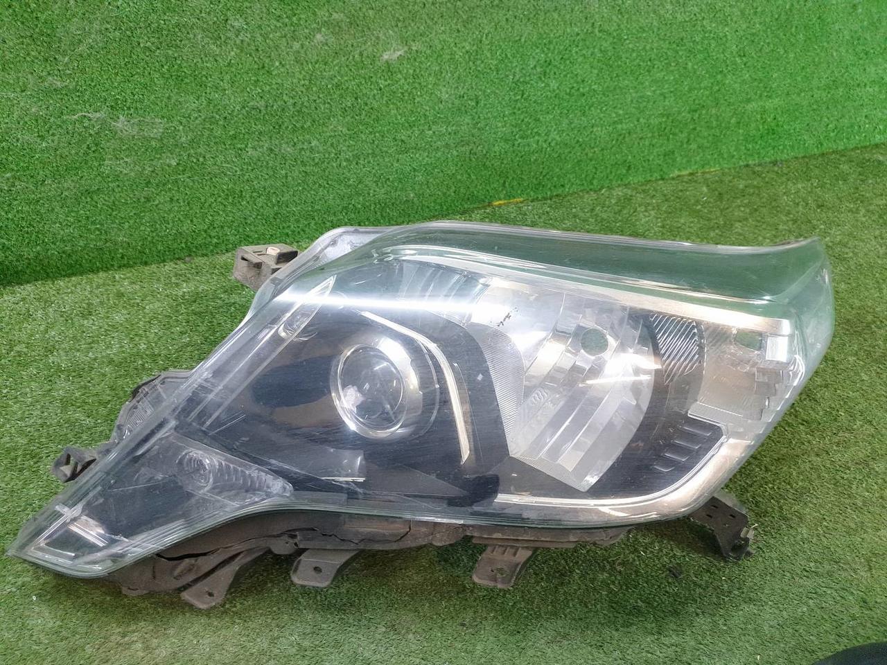 Битая Фара левая Toyota LC Prado 150 (13-17) LED