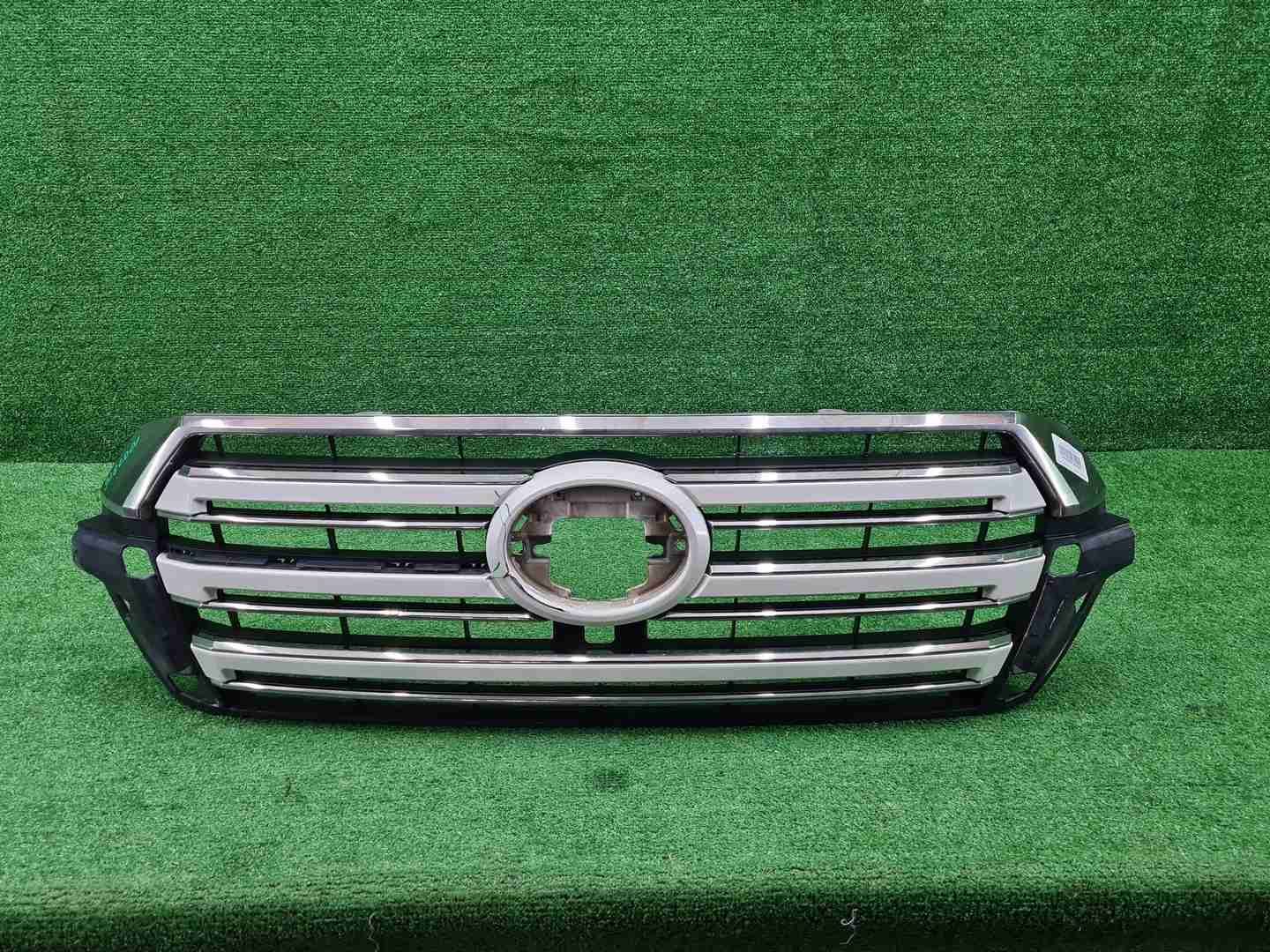 Решетка радиатора Toyota Land Cruiser 200 (15-21)