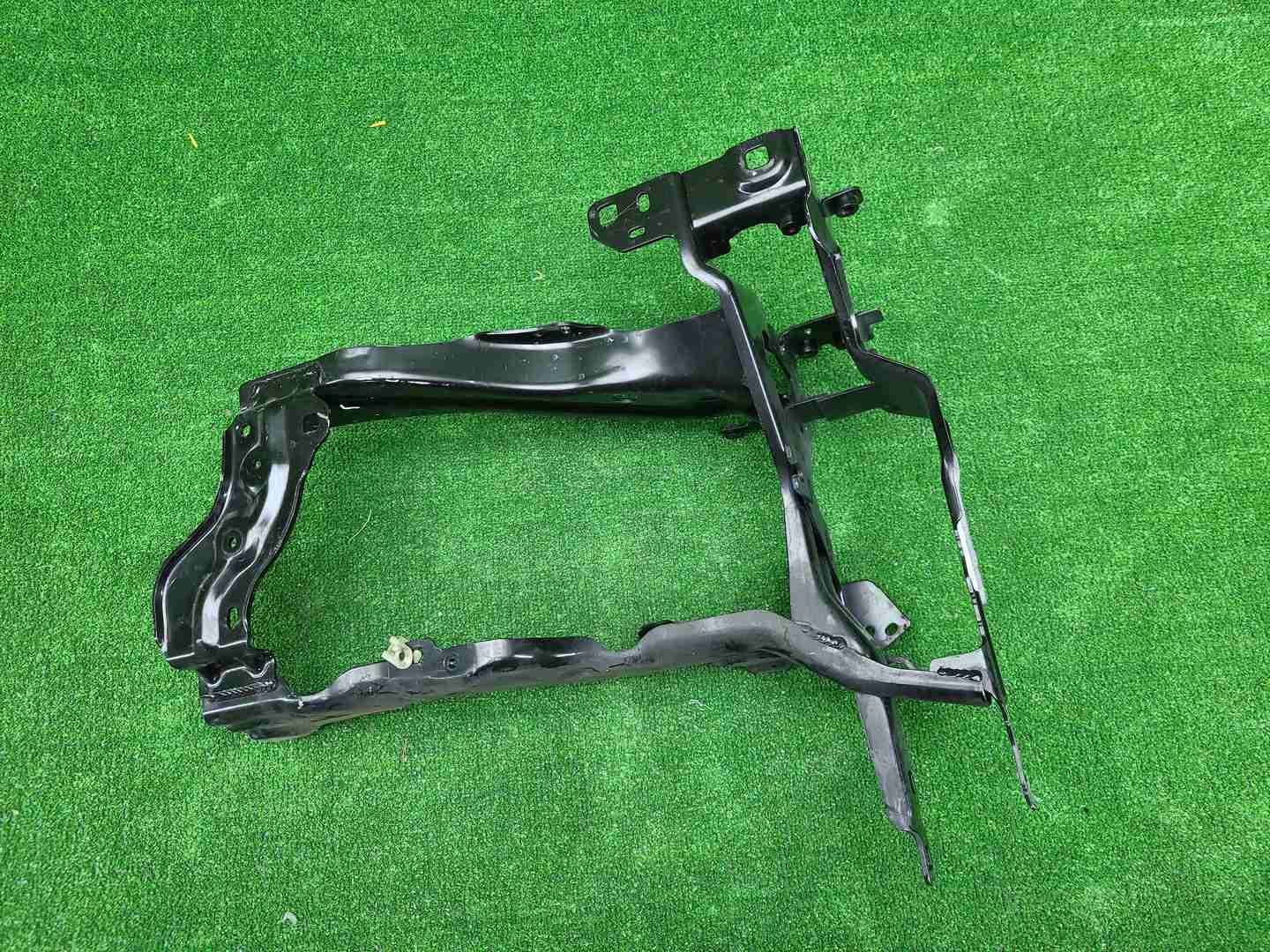 Кронштейн фары левый BMW X7 G07 (2022-н.в.)