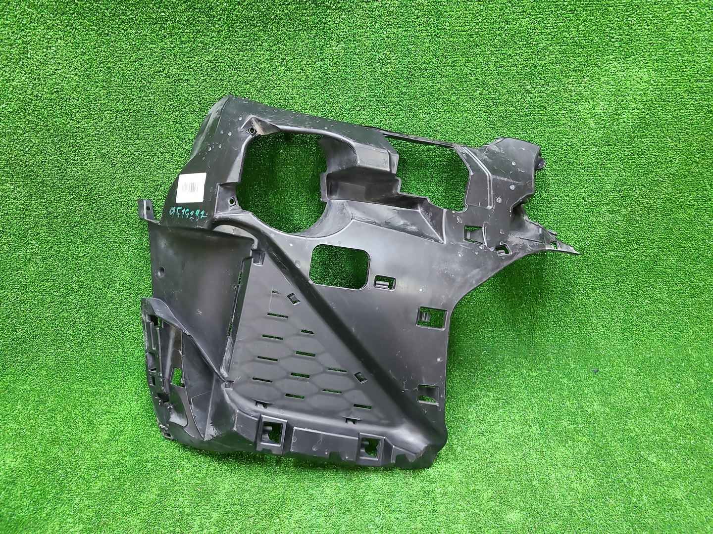 Кронштейн ПТФ правый BMW X2 F39 (17-23) M-paket