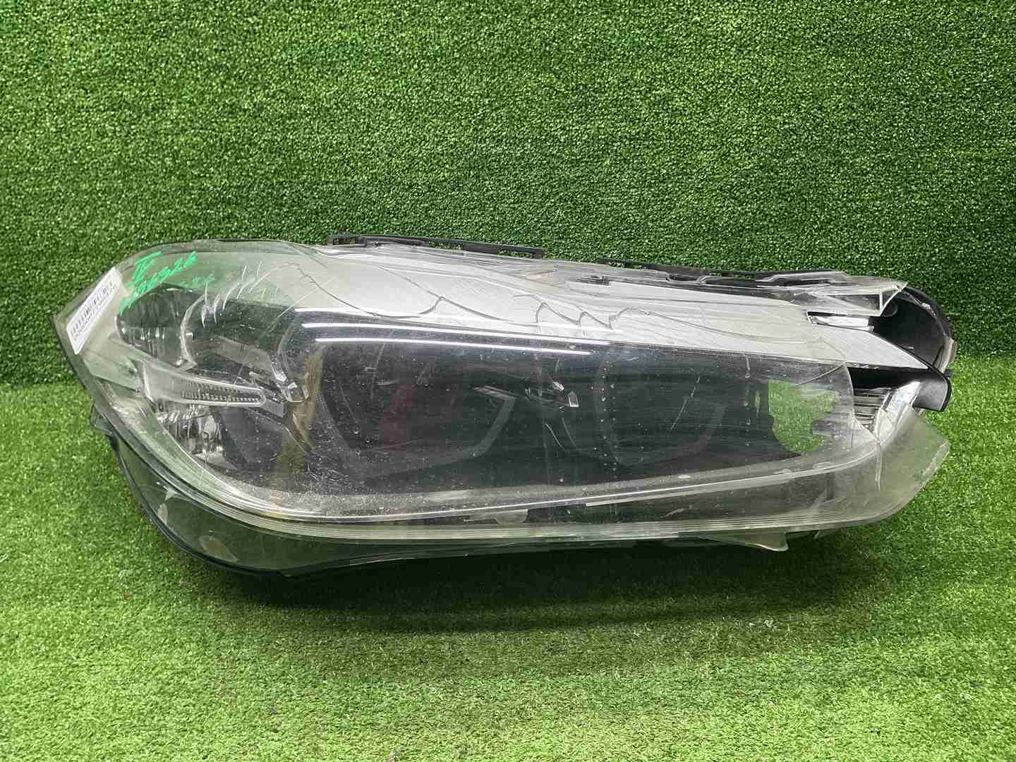 Битая Фара правая BMW X2 F39 (2017-2023) LED